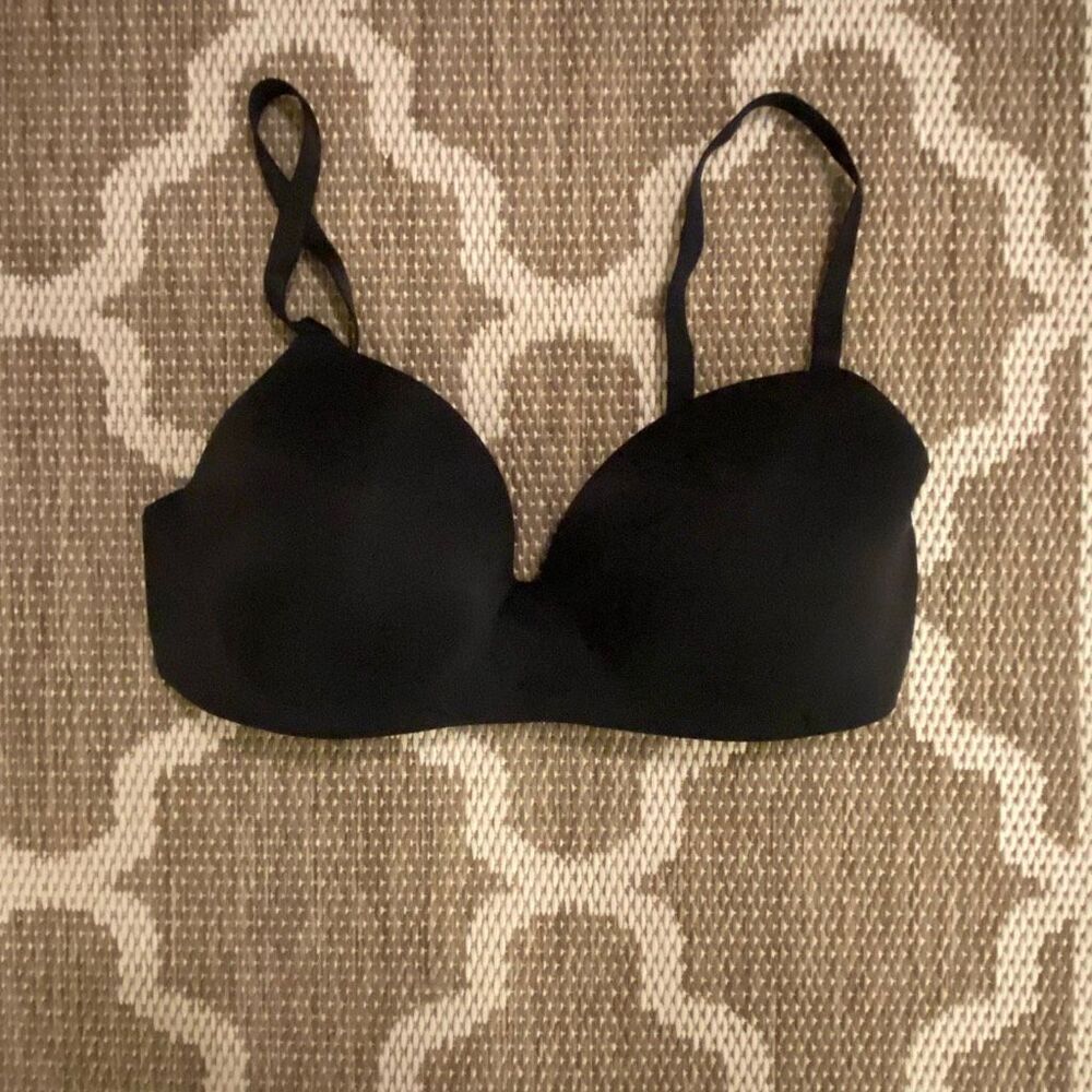 Victoria’s Secret T-shirt lightly lined wireless bra, size 38DD